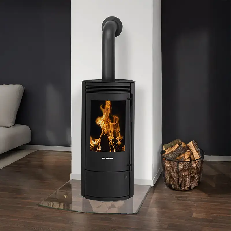 Oranier Arktis 7 2.0 pureBLACK livsstilsbilde i moderne interiør hos Peisbutikken