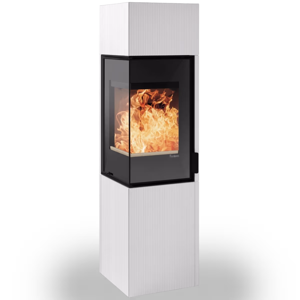 Nordpeis Quadro Colorado White Exclusive i høy utførelse med høyere hvit topp, svart glasskammer og ild mot svart bakgrunn