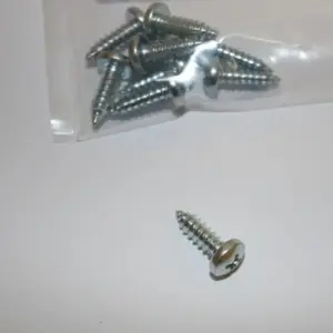 Dovre skrue til friskluftstuss 10 stk – rustfrie skruer sett til ekstern luftinntak hos Peisbutikken.no