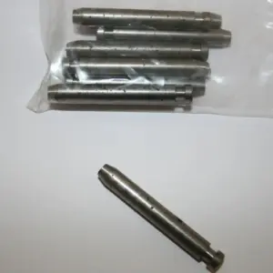 Dovre Vista 802C / V2 dørbolt m/spor 10-pakk – rustfrie sporbolter reservedelssett til ovnsdør hos Peisbutikken.no