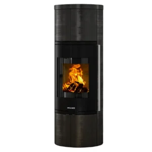 Oranier Arkona W+ 2.0 børstet keramikk sort – moderne vedovn med panoramiske flammer og sideglass hos Peisbutikken.no