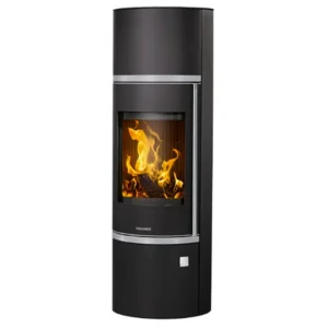 Oranier Corso W+ 2.0 peisovn i sort stål med høyt, sylindrisk design, buet glassfront som viser flammer, og elegante aluminiumsdetaljer