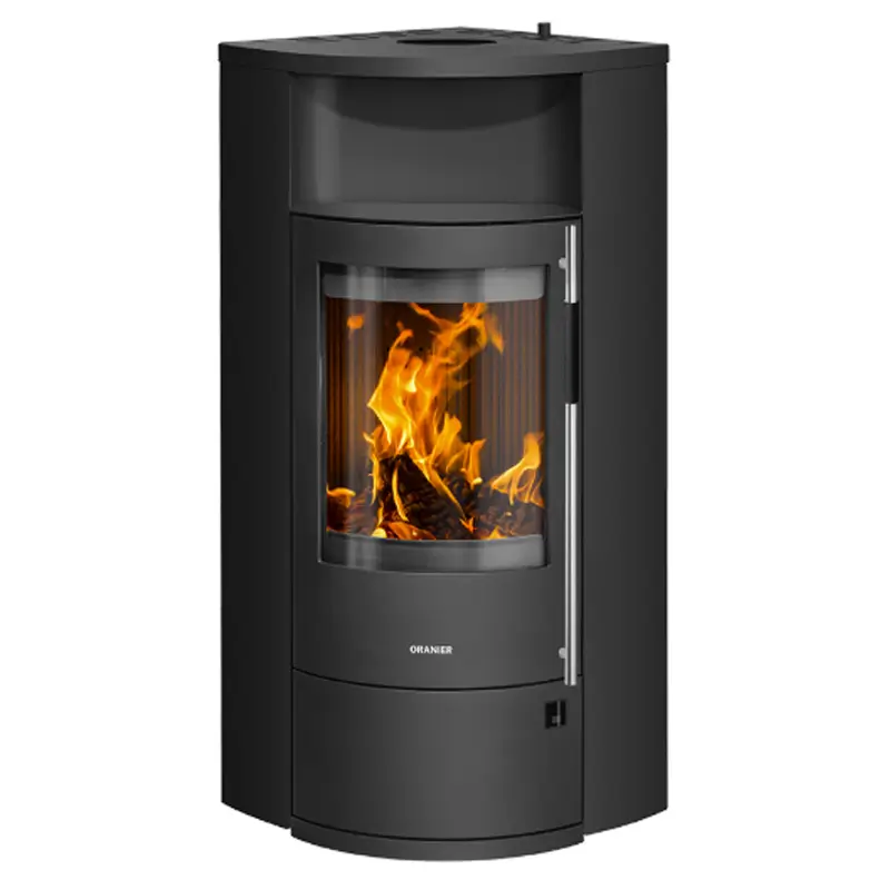 Oranier polar neo eck sort stål Oranier Polar Neo Eck er en frittstående peisovn i sort stål, designet for plassering i hjørner. Den har en stor glassdør i front for flott innsyn til flammene, et smalt håndtak i rustfritt stål på høyre side, en integrert varmehylle over brennkammeret og et skjult vedrom under. Ovnen har en matt svart ståloverflate med rene, minimalistiske linjer – perfekt for moderne interiør