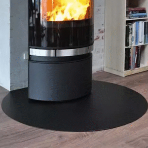 Dreiesokkel for Jydepejsen Elegance Classic – roterende sort sokkel med ovn og flammer i moderne interiør hos Peisbutikken.no